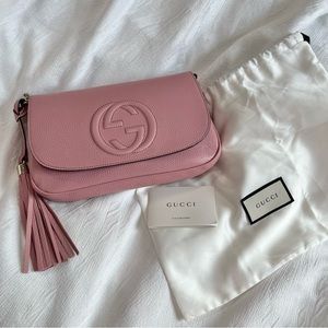 GUCCI Soho Crossbody Bag in Light Pink with Chain and Tassel